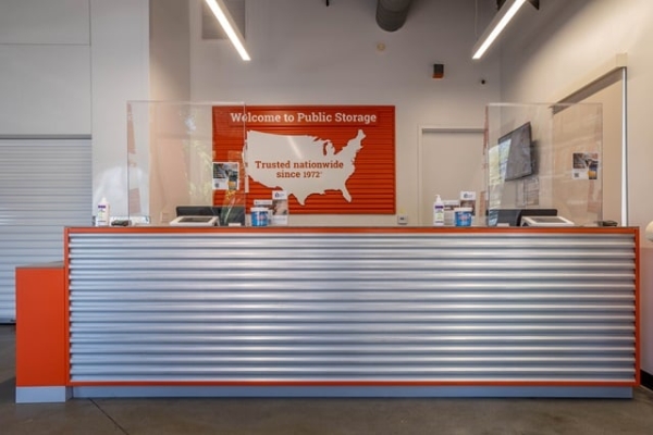 Facility photo: //images.sparefoot.com/medium/215390688778af34e43.jpg