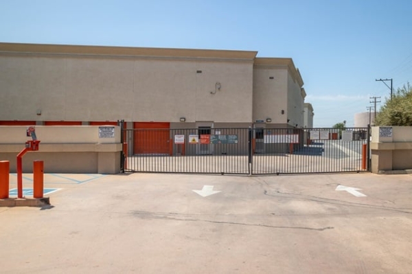 Facility photo: //images.sparefoot.com/medium/215390688778b0235c0.jpg