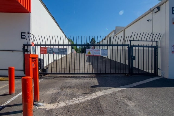 Storage Units at Public Storage - Portland - 9912 SE Division St - 9912 SE Division St