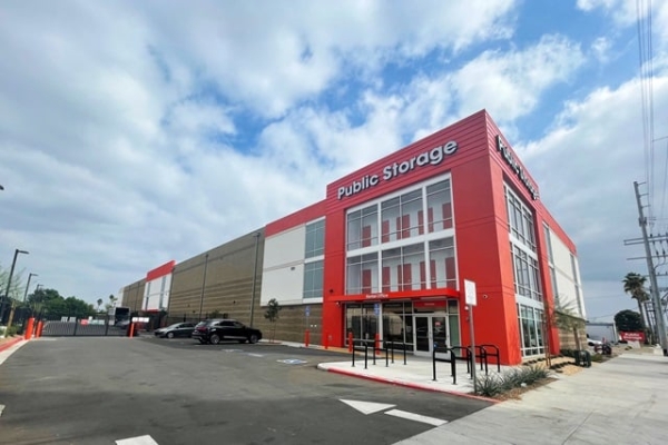 Facility photo: //images.sparefoot.com/medium/2153956878f805cd263.jpg