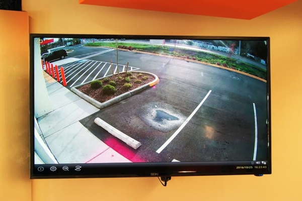 Facility photo: //images.sparefoot.com/medium/215400687b9d8868a31.jpg