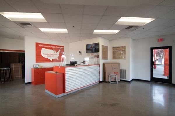 Facility photo: //images.sparefoot.com/medium/21540269f9f3d8087af.jpg
