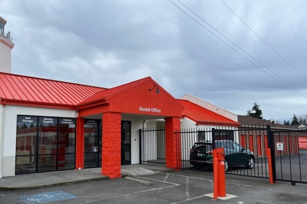 Facility photo: //images.sparefoot.com/medium/21540569f5fc248494f.jpg