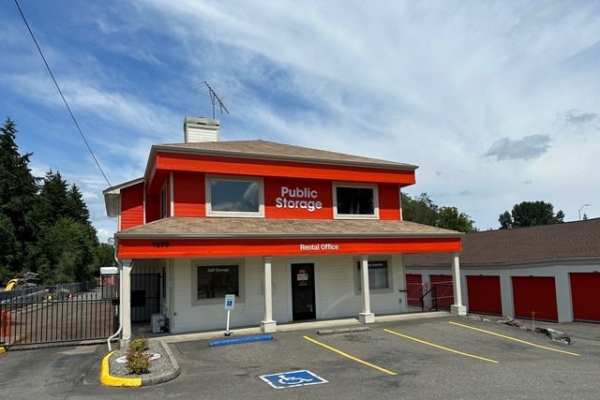 Facility photo: //images.sparefoot.com/medium/215410690f51b8c6636.jpg