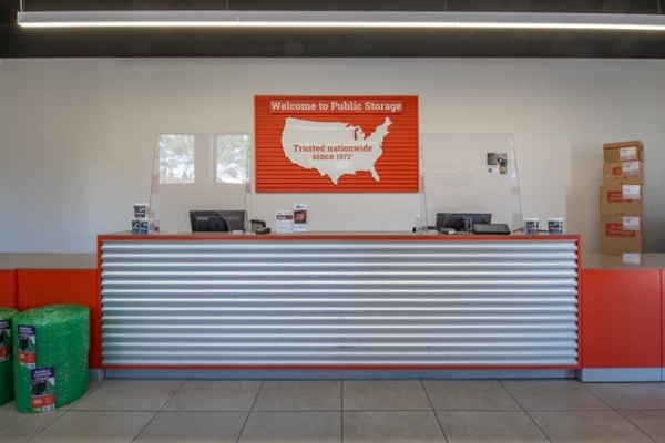 Facility photo: //images.sparefoot.com/medium/215414691c90e703859.jpg