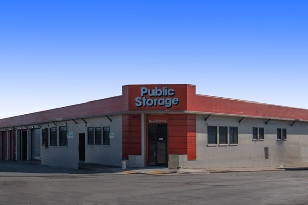 Facility photo: //images.sparefoot.com/medium/2154146a0720f0b7f04.jpg