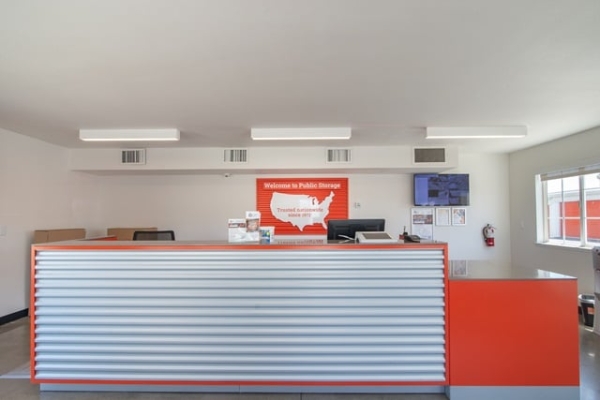 Facility photo: //images.sparefoot.com/medium/215415688f61eeb417d.jpg