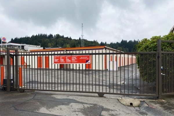 Facility photo: //images.sparefoot.com/medium/215416687f931c1f906.jpg