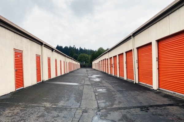 Facility photo: //images.sparefoot.com/medium/215416690f5140b016f.jpg