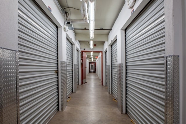 Facility photo: //images.sparefoot.com/medium/215417689c910e6f595.jpg