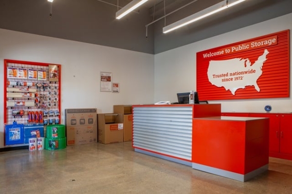 Facility photo: //images.sparefoot.com/medium/2154176939817466acf.jpg