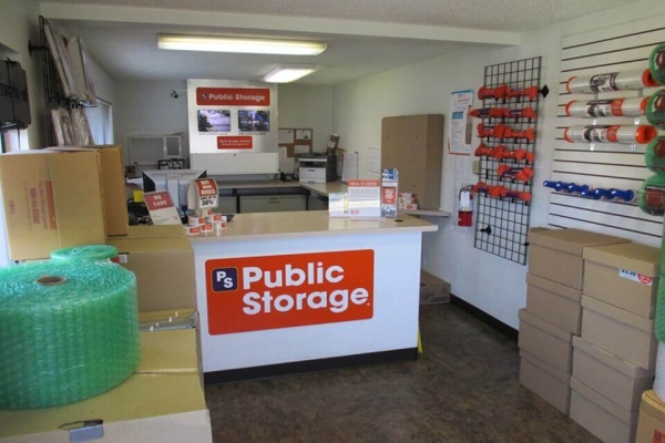 Facility photo: //images.sparefoot.com/medium/2154196878f81f0dc41.jpg