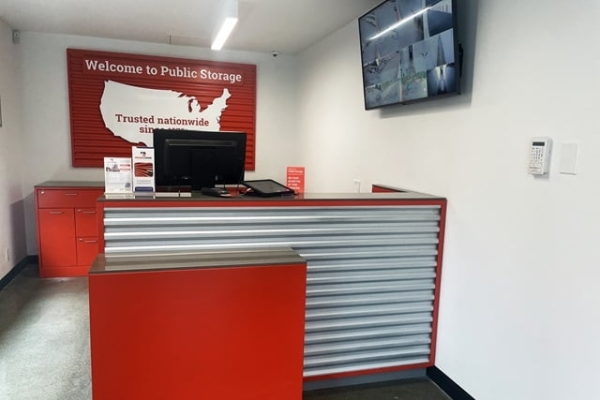 Facility photo: //images.sparefoot.com/medium/21541969ea22f94fcf0.jpg