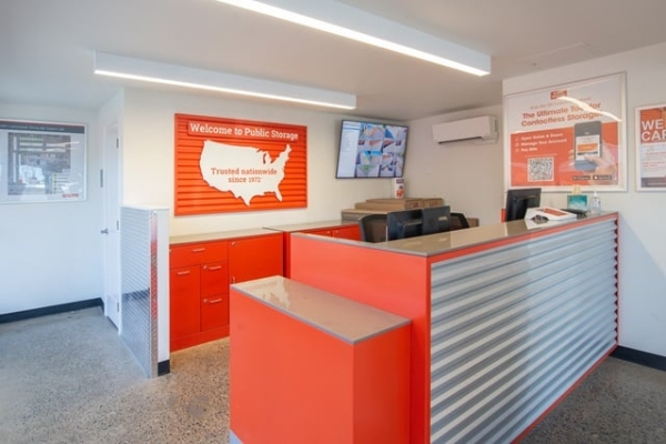 Facility photo: //images.sparefoot.com/medium/2154216877a7089aead.jpg