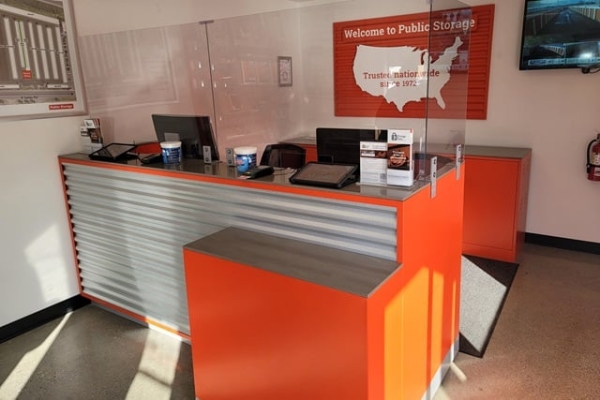 Facility photo: //images.sparefoot.com/medium/2154236968f982ba73e.jpg