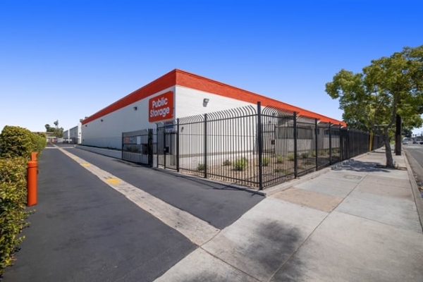 Facility photo: //images.sparefoot.com/medium/2154256890b46d94cf9.jpg