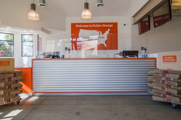 Facility photo: //images.sparefoot.com/medium/2154266890b42be6ea0.jpg
