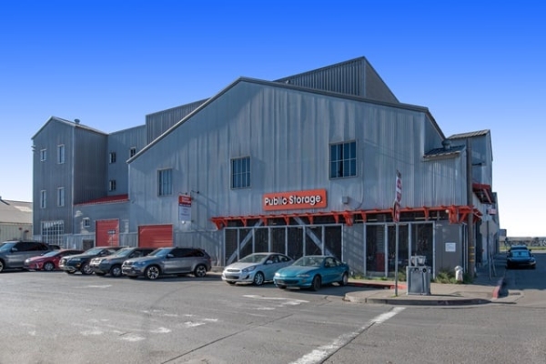 Facility photo: //images.sparefoot.com/medium/2154316890b4852fc1e.jpg