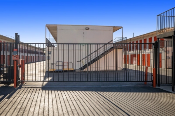 Facility photo: //images.sparefoot.com/medium/21543368f3945825059.jpg