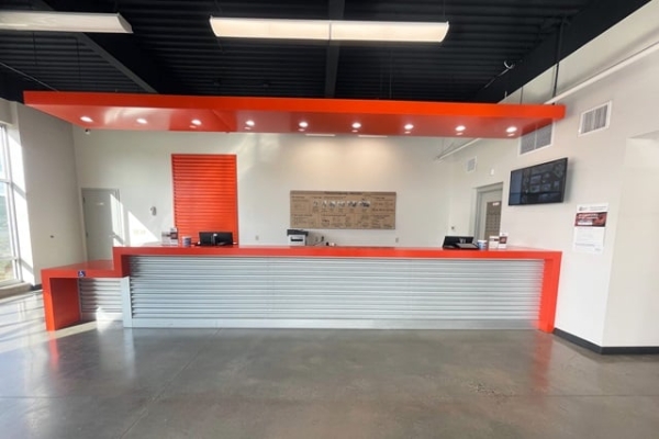 Facility photo: //images.sparefoot.com/medium/215434687e3db159386.jpg