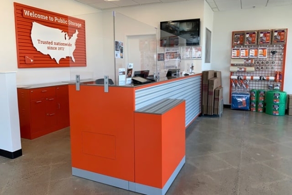 Facility photo: //images.sparefoot.com/medium/215436688cbf60a6d7f.jpg