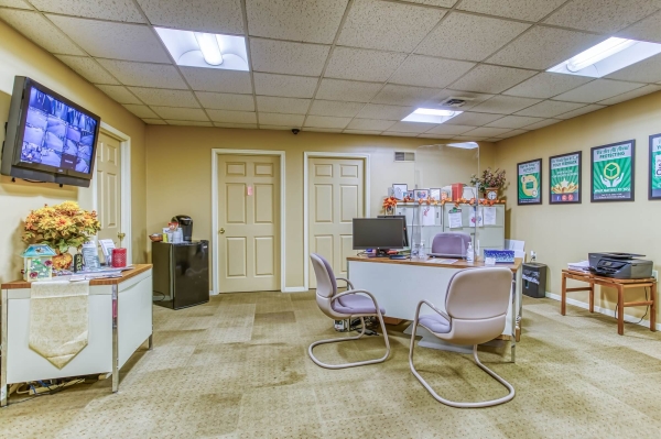 Facility photo: //images.sparefoot.com/medium/21544168877ebc48d21.jpg