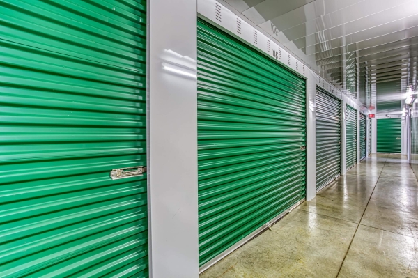 Facility photo: //images.sparefoot.com/medium/21544168877f26c38df.jpg
