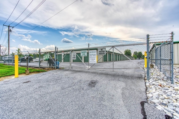 Facility photo: //images.sparefoot.com/medium/21544168877f39f3bd1.jpg