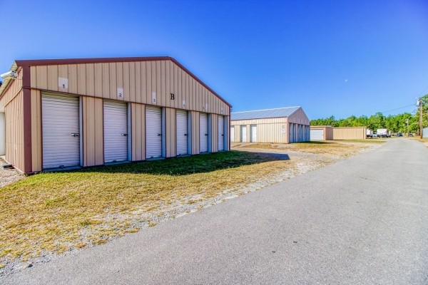 Facility photo: //images.sparefoot.com/medium/2154436887c8102ec5a.jpg