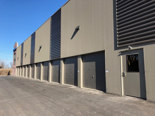 Facility photo: //images.sparefoot.com/medium/2154475eda412d110db.jpg