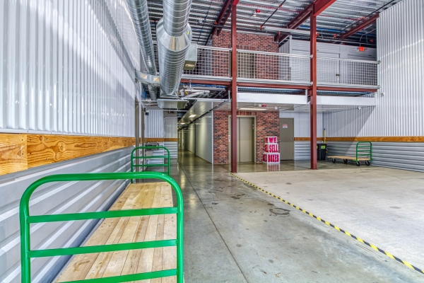 Facility photo: //images.sparefoot.com/medium/2154475f43c69e315de.jpg