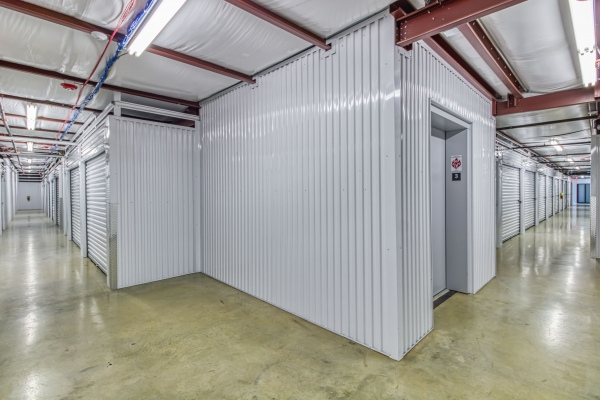 Facility photo: //images.sparefoot.com/medium/2154475f43c6a5e379b.jpg