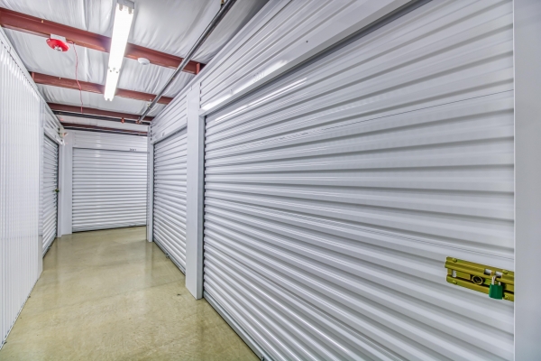 Facility photo: //images.sparefoot.com/medium/2154475f43c6adc4fb7.jpg