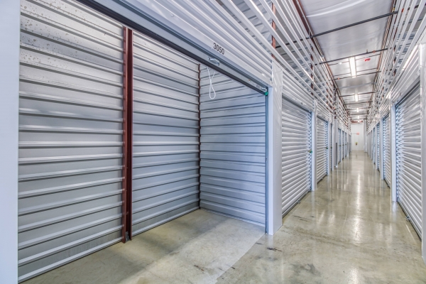 Facility photo: //images.sparefoot.com/medium/2154475f43c6c3e58fc.jpg