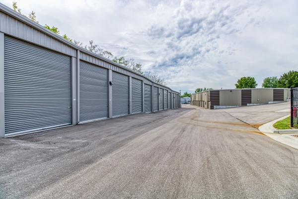 Facility photo: //images.sparefoot.com/medium/2154475f43c746549c9.jpg