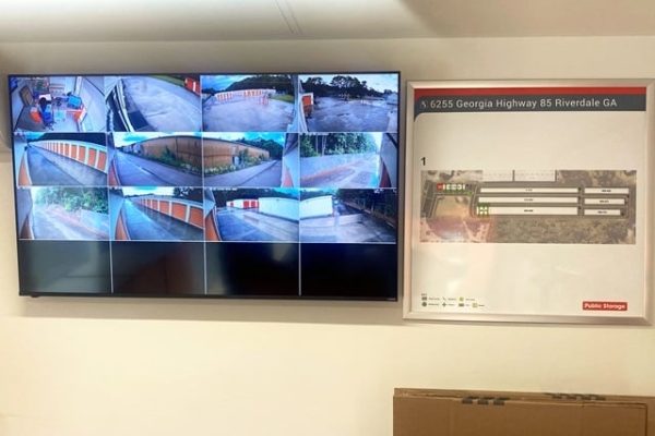 Facility photo: //images.sparefoot.com/medium/215553695a73284e14d.jpg