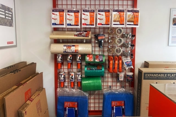 Facility photo: //images.sparefoot.com/medium/215553695e69e825240.jpg