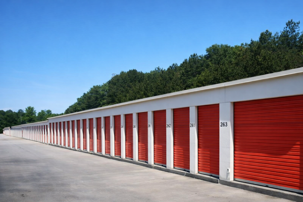 Facility photo: //images.sparefoot.com/medium/21555369f5f84f1e814.jpg