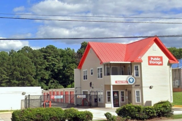 Facility photo: //images.sparefoot.com/medium/215554687e3b038a11d.jpg