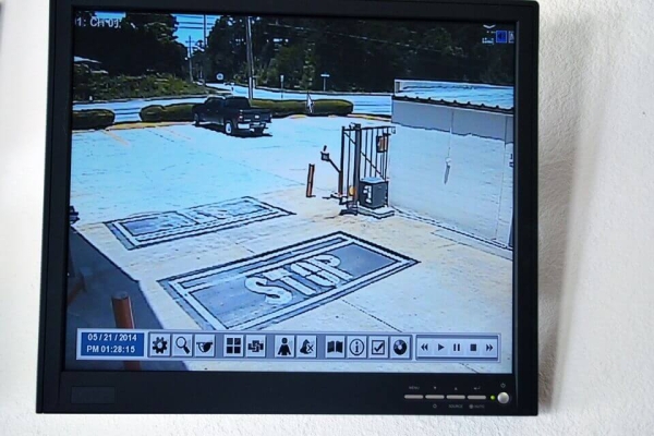 Facility photo: //images.sparefoot.com/medium/215554692c4e8f9a085.jpg