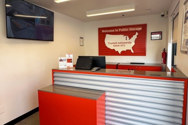 Facility photo: //images.sparefoot.com/medium/2155556880dd936c1f5.jpg