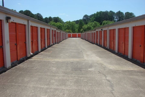 Facility photo: //images.sparefoot.com/medium/215557687ce9441ebca.jpg