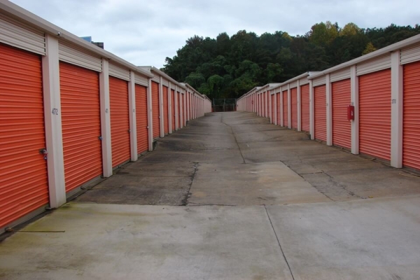 Facility photo: //images.sparefoot.com/medium/215558689b3b8a370b9.jpg
