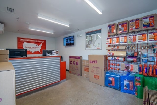 Facility photo: //images.sparefoot.com/medium/2155636967a25c664a2.jpg