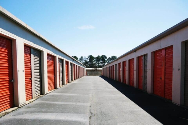 Facility photo: //images.sparefoot.com/medium/215566689c8d9af3f73.jpg