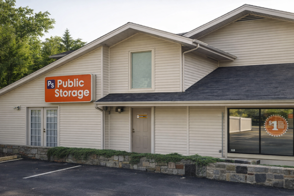 Facility photo: //images.sparefoot.com/medium/21556969f747b087430.jpg