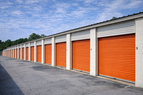 Facility photo: //images.sparefoot.com/medium/21556969f747b1d273f.jpg