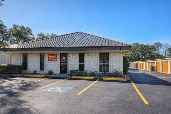 Facility photo: //images.sparefoot.com/medium/21557069ff309e06e90.jpg