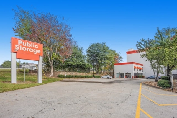 Facility photo: //images.sparefoot.com/medium/215572689b3c130de94.jpg