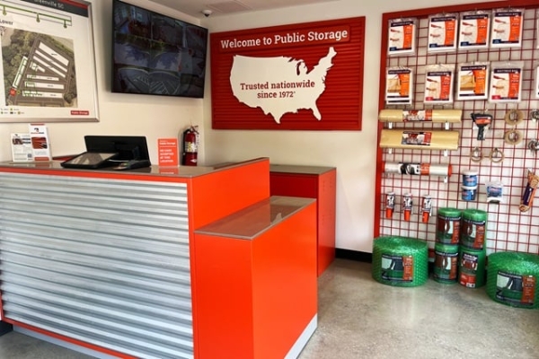 Facility photo: //images.sparefoot.com/medium/2155736894a3c98c622.jpg